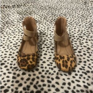 girls’ Cheetah 🐆 flats w/ankle straps